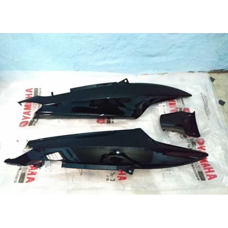 COVER BODY BELAKANG SET MIO SMILE MIO SPORTY HITAM 5TL ORI YGP