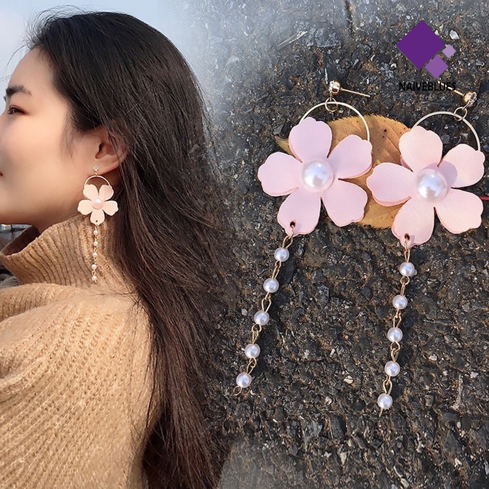 Anting Stud Panjang Desain Bunga Bahan Sifon Aksen Mutiara Tiruan Untuk Wanita