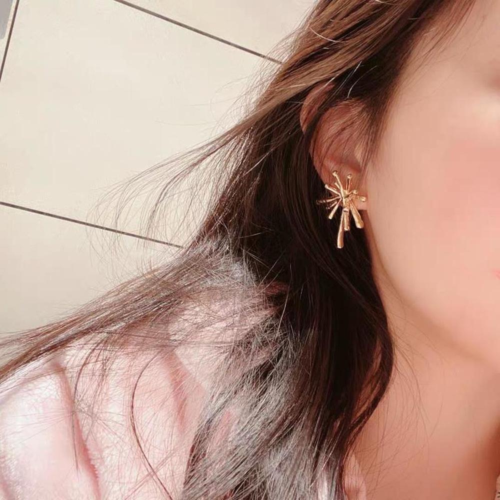 Anting Klip Tanpa Tindik Bahan Metal Warna Emas Untuk Wanita