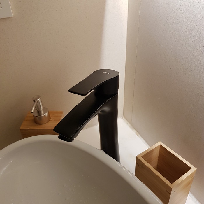 VNT Keran Wastafel Minimalis Hot &amp; Cold Black Basin Faucet Kran Hitam Doff