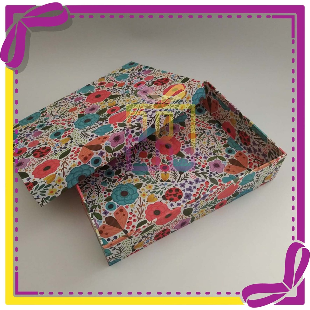 

(32x23x7 cm) Box kotak kado cute / Gift Box hampers hadiah packaging