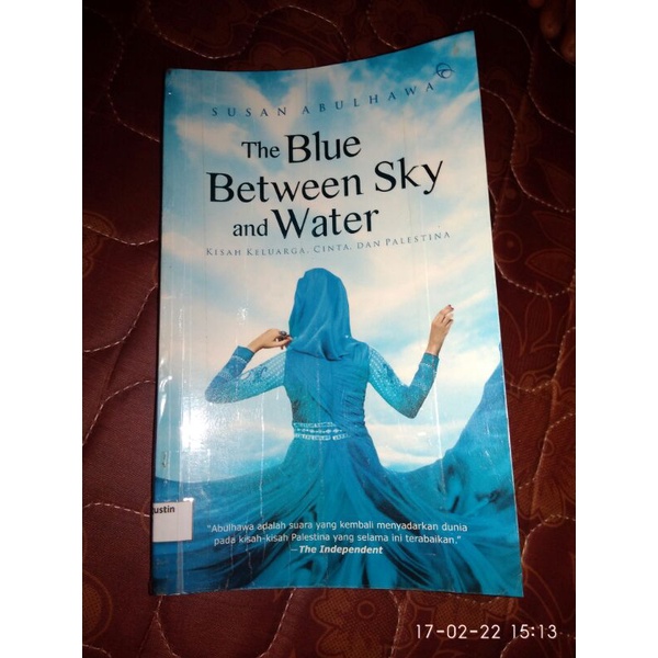 The Blue Between Sky and Water. Kisah keluarga, cinta, dan Palestina (Preloved)