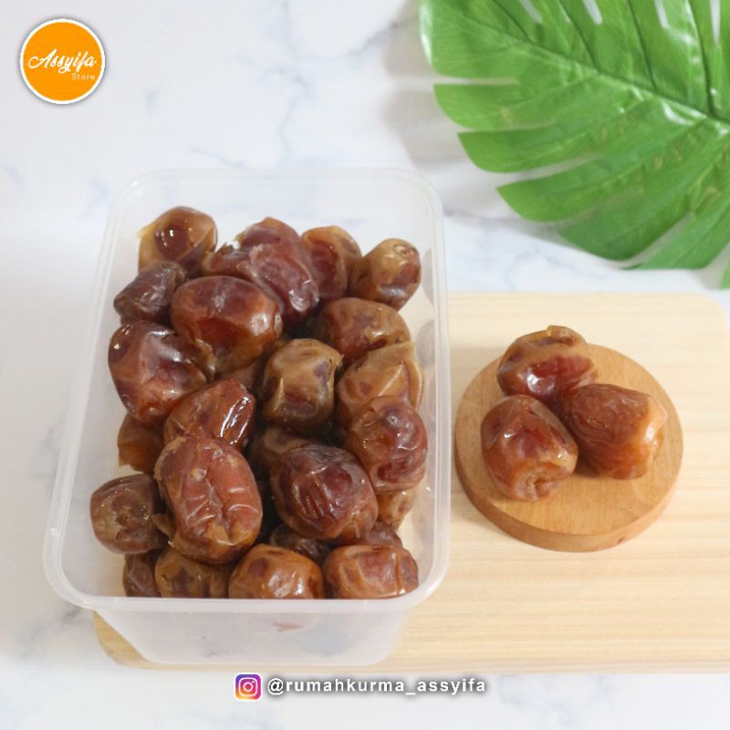 

KURMA SUKARI (1/2 KG)