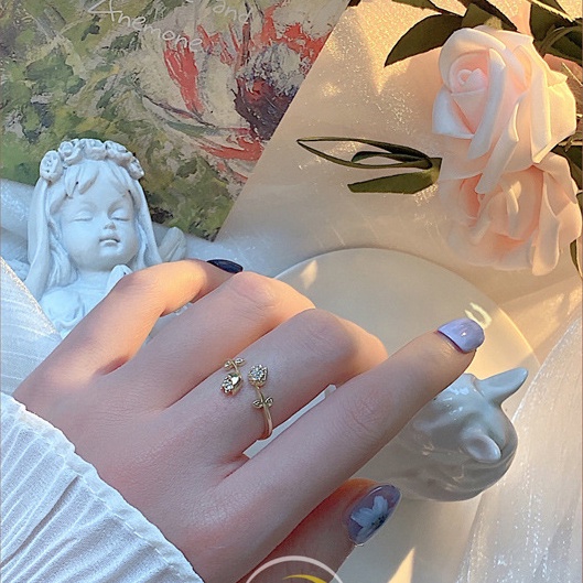 Cincin Motif Bunga Bahan Alloy Warna Emas Untuk Wanita