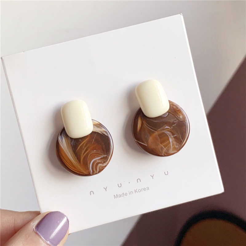 Anting S925 silver needle Bentuk Bulat Bahan resin Warna Coklat Gaya Korea