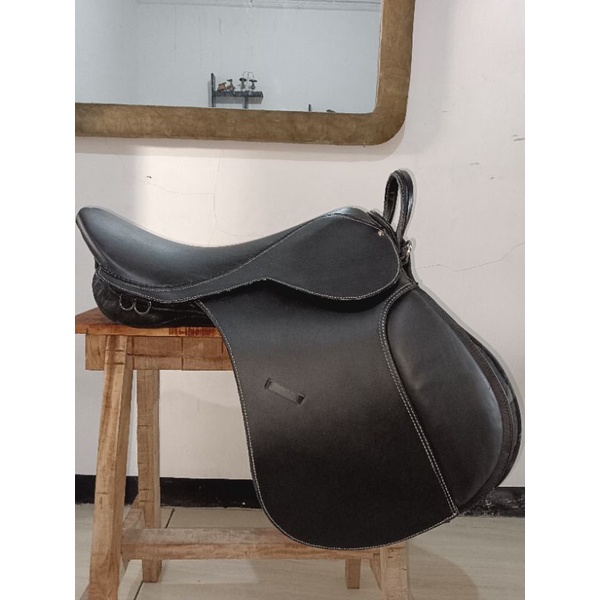 Satu Set Pelana Kuda Tunggang atau Saddle Olahraga (bahan kulit sapi asli untuk dudukan diatas kuda)