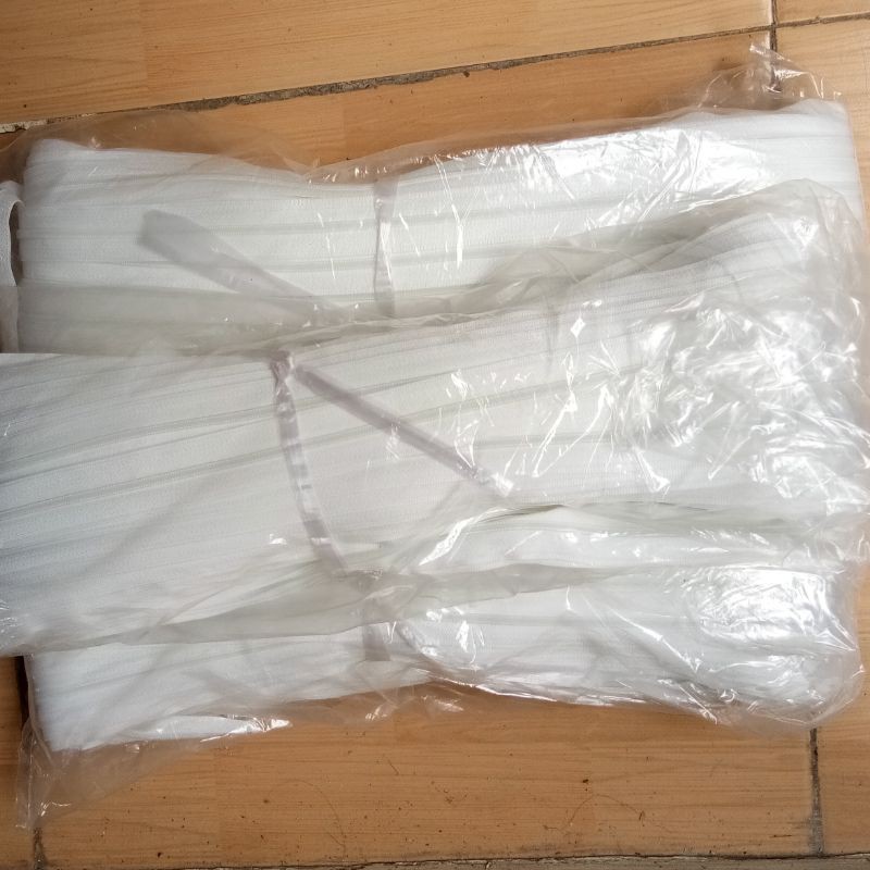 Daun resleting roll no. 3