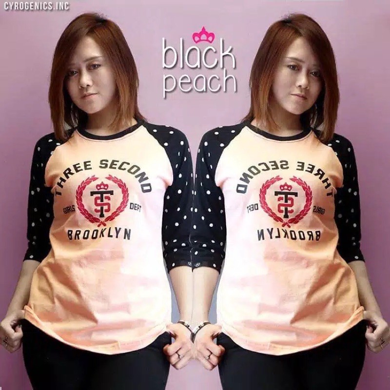 Kaos raglan wanita badan peach lengan hitam