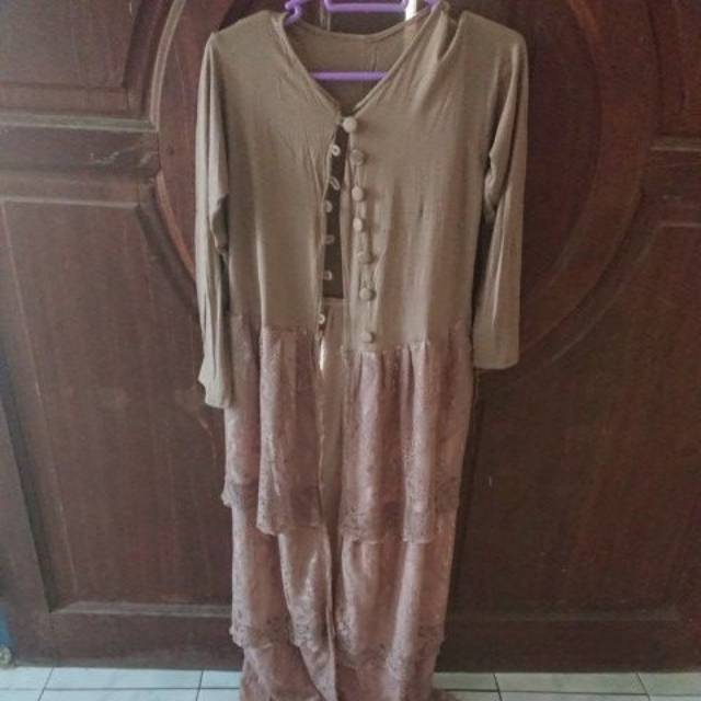 Dress brukat