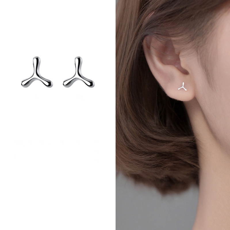 1 Pasang Anting Stud Desain Clover Good Luck Bahan S925 Silver Anti Alergi Untuk Wanita