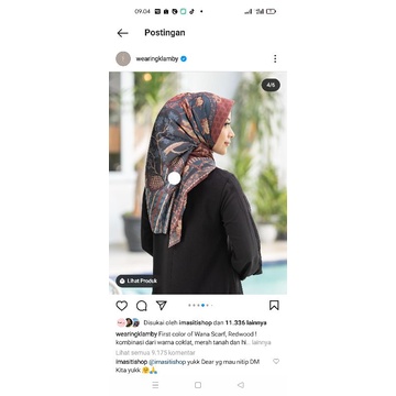 Wana Scarf Wearing Klamby Redwood