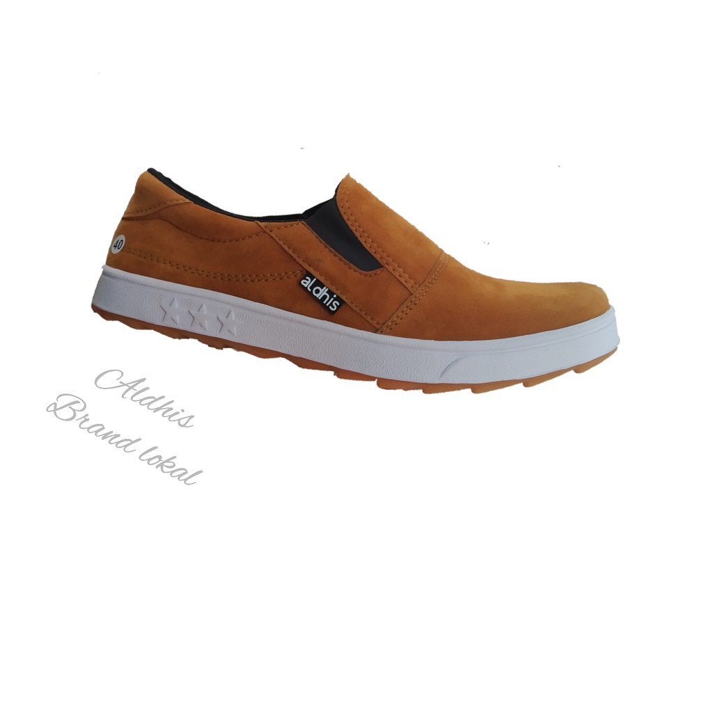 Sepatu Slip On Pria Tanpa Tali Aldhis SL1 Coklat Tan Original Asli Lokal Sepatu Santai Keren Terbaru