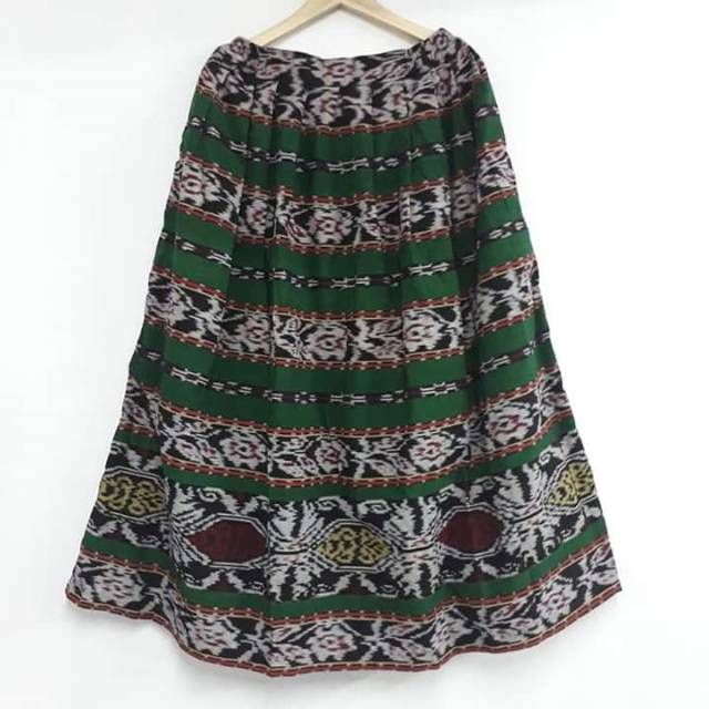 ROK TENUN MOTIF NTT