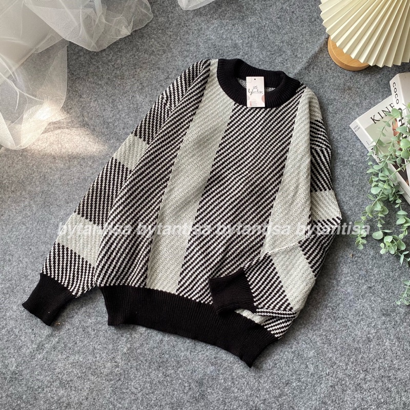 SWEATER RAJUT OVERSIZE MOTIF GARIS KOMBINASI