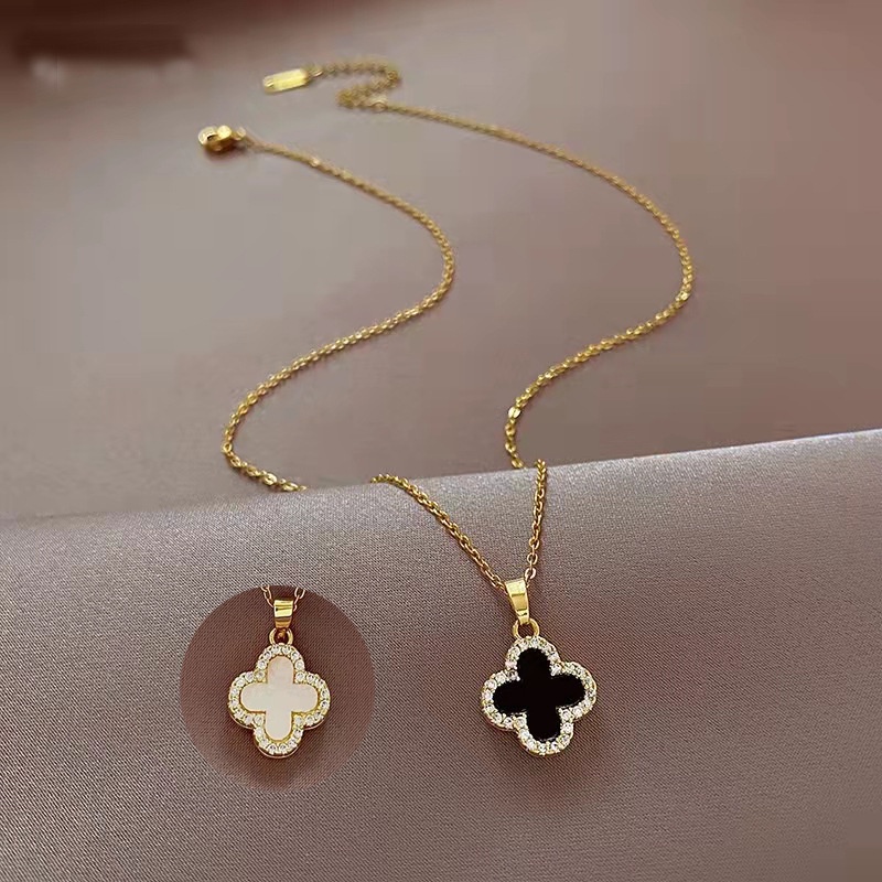 Kalung Rantai Dengan Liontin Daun Clover Bahan Titanium Steel Untuk Pria / Wanita