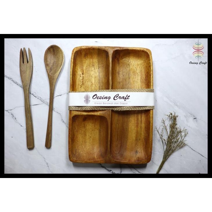 

Hampers Peralatan Makan Kayu Dwidaya