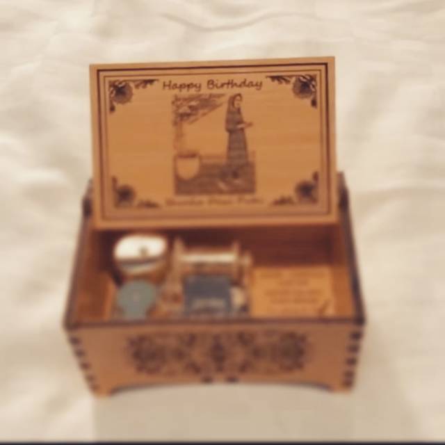 

Kotak Musik Kayu Otomatis