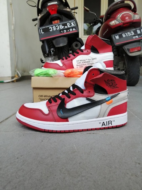 jordan 1 off white x balenciaga triple s