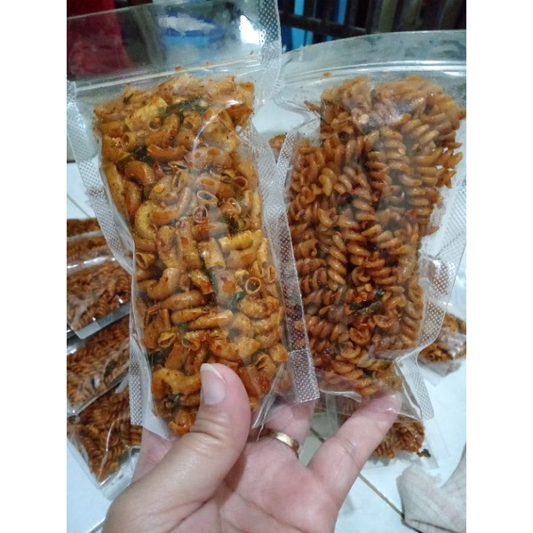 

Makaroni spiral,makaroni bantat,basring kering,rasa ori daun jeruk dan rasa pedas asin daun jeruk