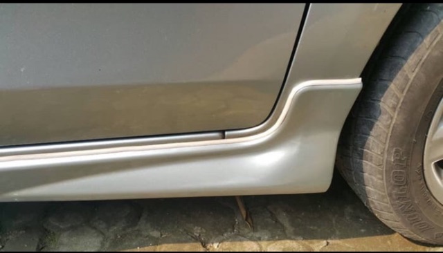 Karet Lis Spakbor atau karet body kit atau karet fender putih