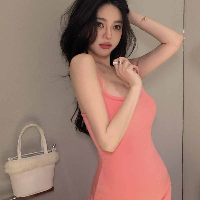 Red Musim panas Feminin Baru Straight Shoulder Suspender Dress Pink Soft Fit Pinggang Terlihat Slim Long Bag Rok Pinggul