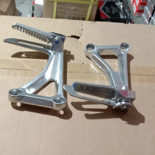 Dudukan footstep belakang cbr 650 cb 650 sepasang non original