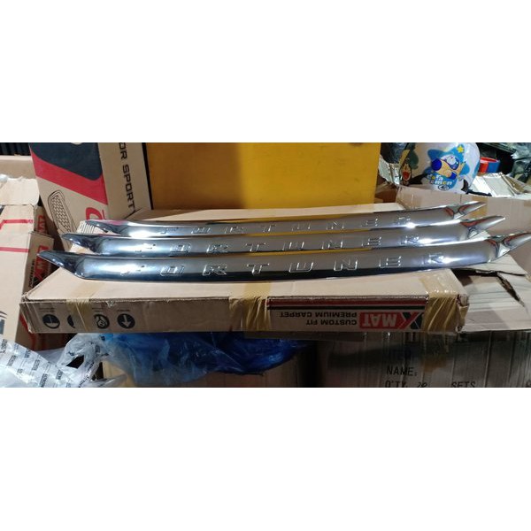 Lis Kap Mesin Fortuner Baru Emboss teruji
