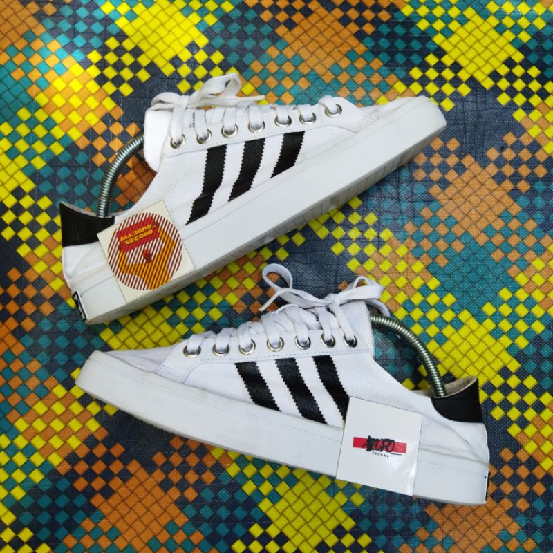 Adidas court vantage