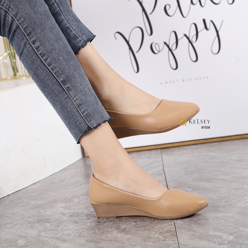 Kelsey Sepatu Flat Shoes Wanita BTS58