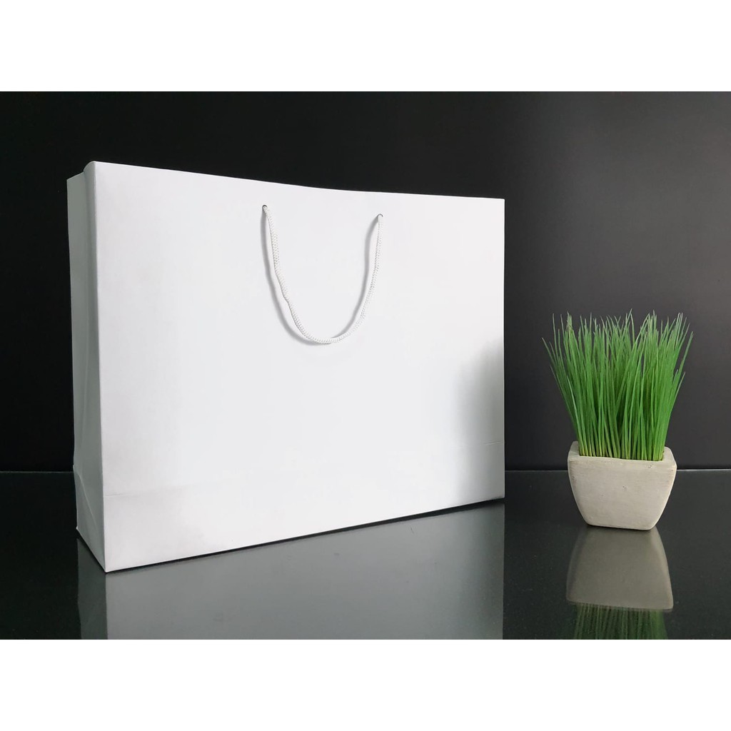 

Paperbag White Doff Uk. 40 x 30 x 12 cm