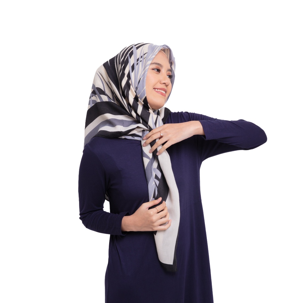 Dauky Hijab Segi Empat Kerudung Salya Series Polysilk 1-Lakirana BwHitm