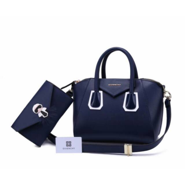 Givenchy Antigona Hardware at Top Handle
Longstrap Ori Style & Big Zipe in bag
Seri : X6005#
