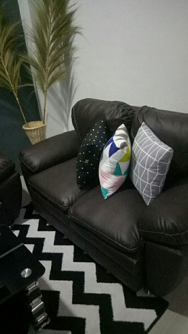 Slide 2. Bantal Kursi Ukuran 45*45cm 50rb Dan 40*40cm 45rb (harga Sudah Termasuk Bantal Dan Sarung)