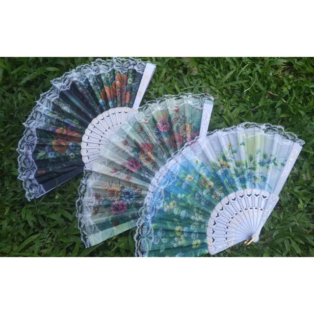 Souvenir kipas lipat