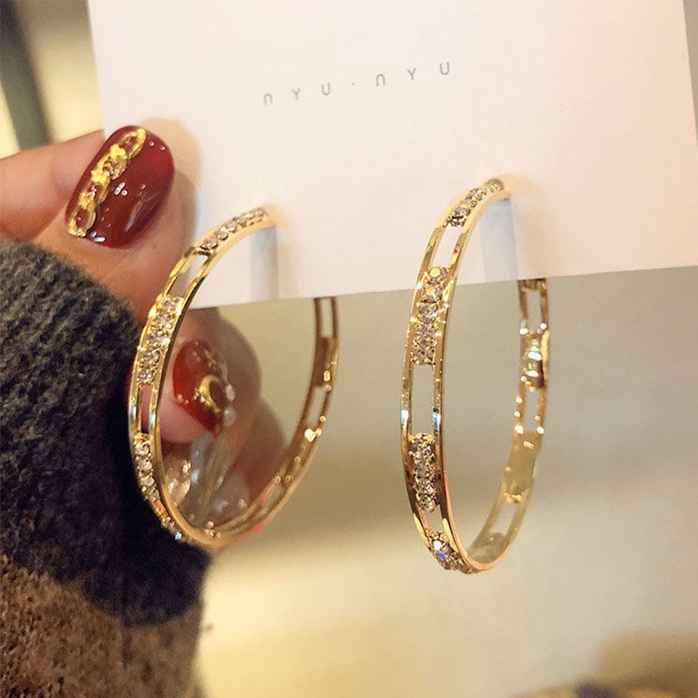 Anting Bulat Besar Model hollow Gaya Retro Vintage Untuk Wanita