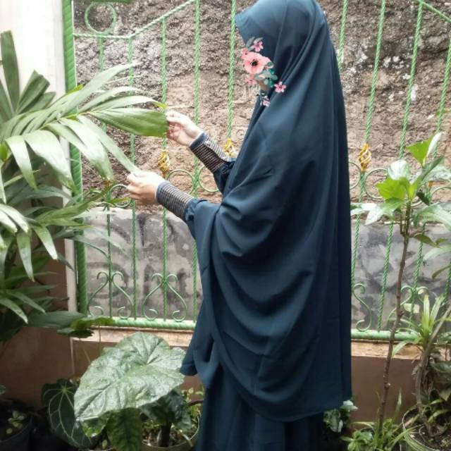 Gamis benang timbul by mumtaza hijab