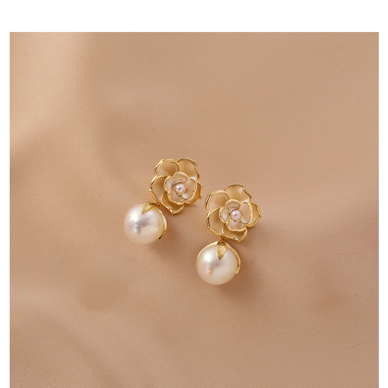 Anting Desain Bunga Aksen Mutiara Gaya Vintage Untuk Wanita