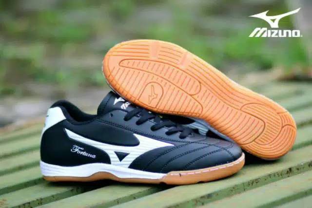 Sepatu futsal mizuno fortuna import komponen