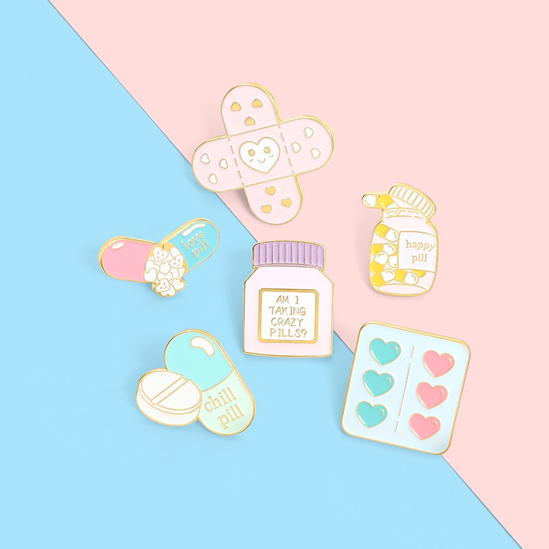 Bros Pin Enamel Bentuk Hati Motif Obat Anime Untuk Hadiah