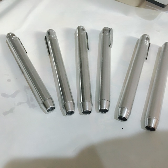 Senter bentuk pulpen