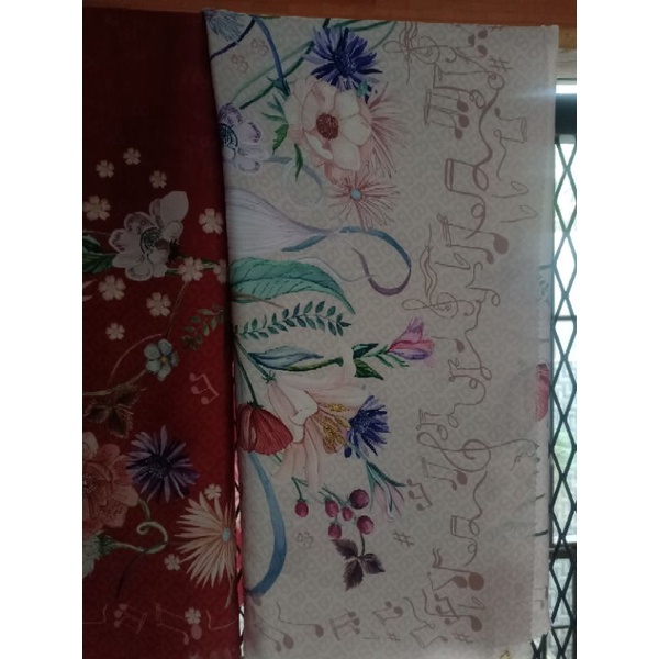 Buttonscarves Nada fis satin square