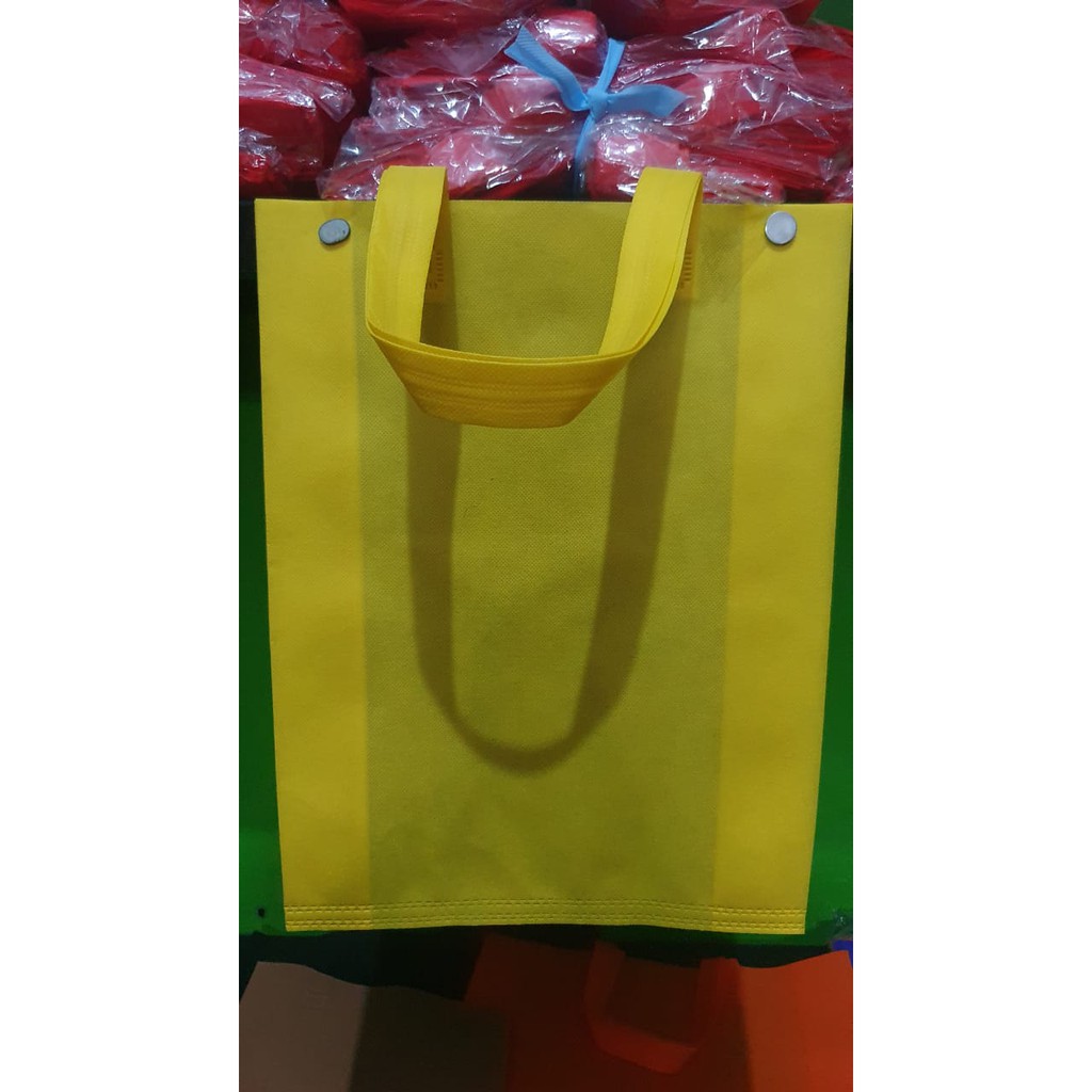 

goodie bag/tas spunbond/ tas souvenir custom sablon ukuran 30x40