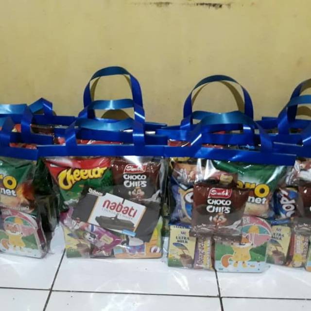 

Paket Snack Ulang Tahun Plus Souvenir
