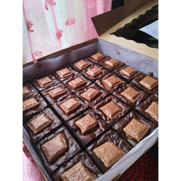 

Brownies 12 dan 25 sekat full Cadbury