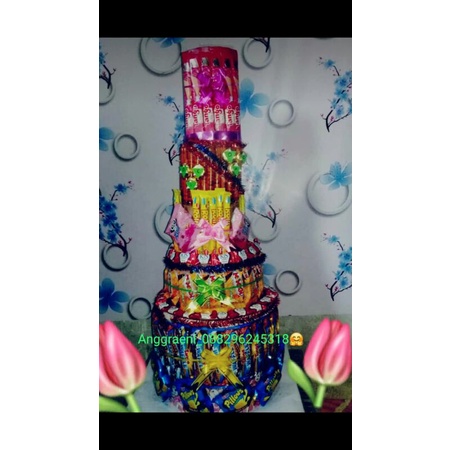 

Snack Tower 5 tingkat dengan tarikan uang