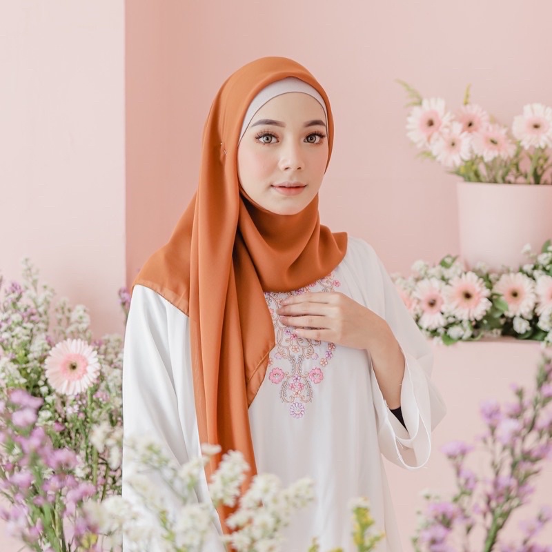 40+ Warna Hijab Segi Empat Bella Square Premium Original Jilbab Bella Square Polos Pollycotton-Hazelnut