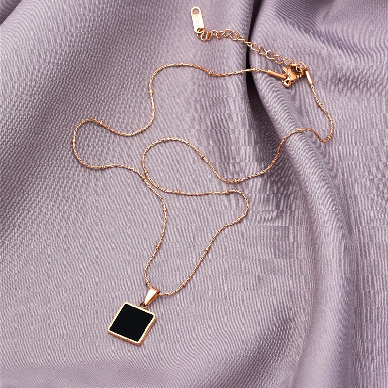Kalung segi empat hitam Titanium Korea Style Wanita Anti Karat