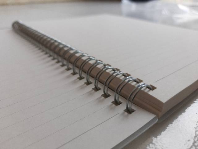 

Wengu Notebook Spiral Ukuran B5 / A5 Isi 80 Lembar