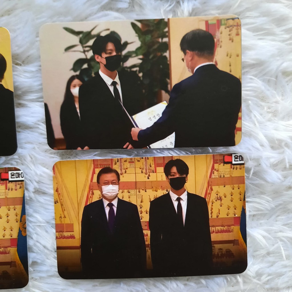 BTS SOUTH KOREA'S PRIDE WITH PRESIDENT MOON JAE IN PHOTOCARD