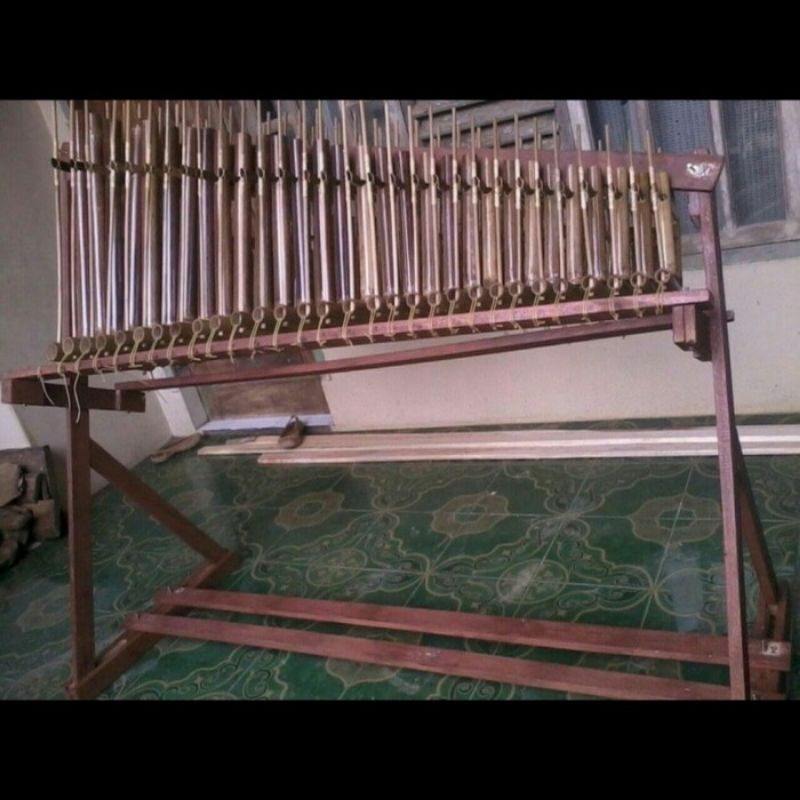 angklung toel bambu hitam 31 nada angklung ngamen berdiri